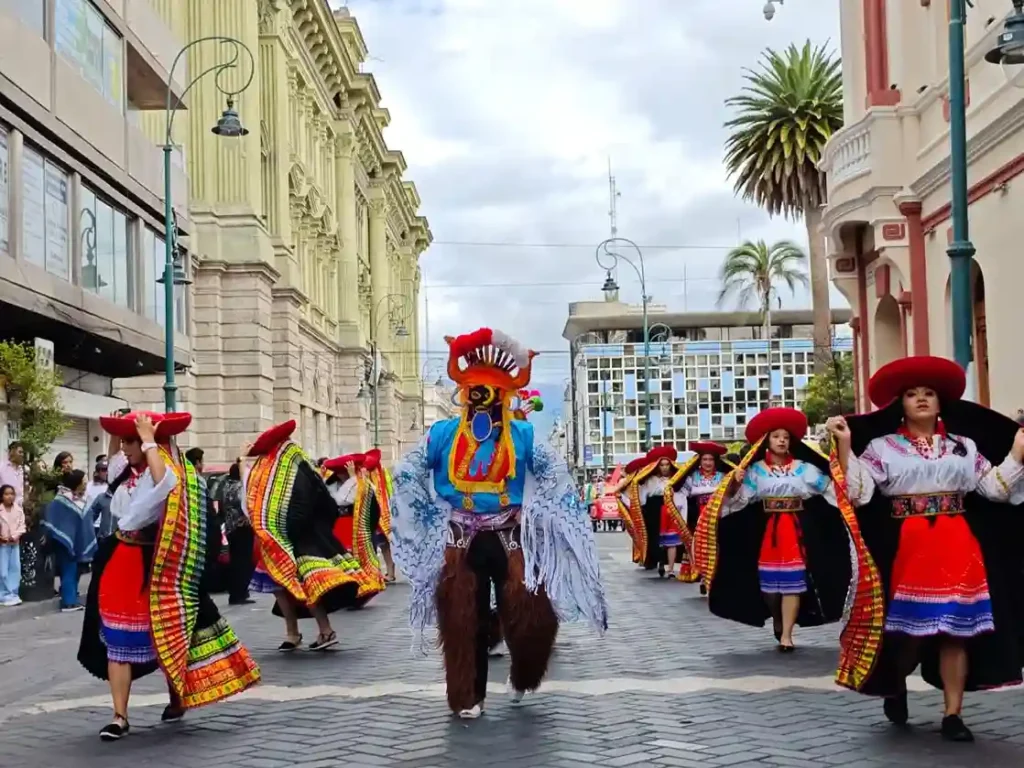 Aya Uma danzando en el Pase del Niño Riobambeño