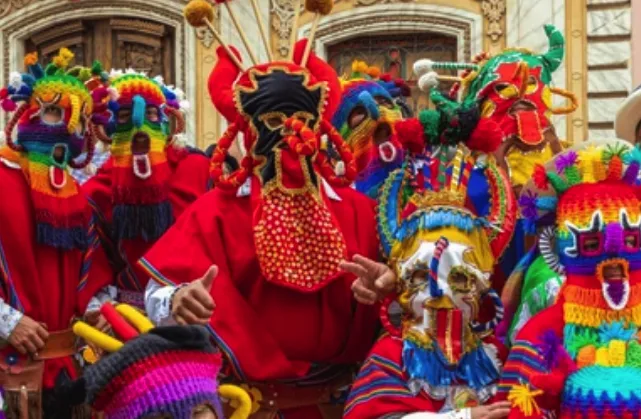 Grupo de Aya Umas con máscaras tejidas en lana frente a una iglesia